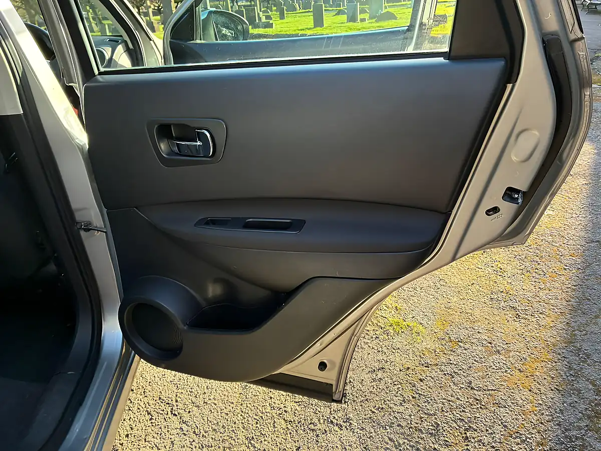 Used 2009 Nissan Qashqai Acenta Silver - Interior and Exterior details 11