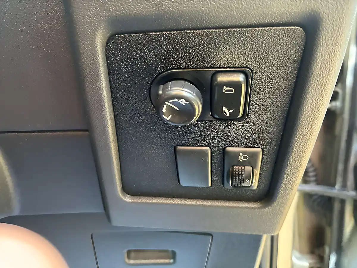 Used 2009 Nissan Qashqai Acenta Silver - Interior and Exterior details 13