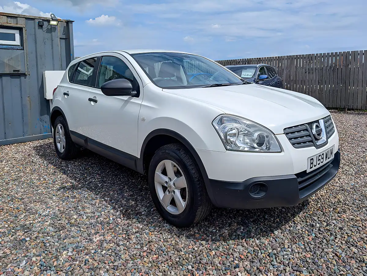 Used 2009 Nissan Qashqai Visia White - Front View