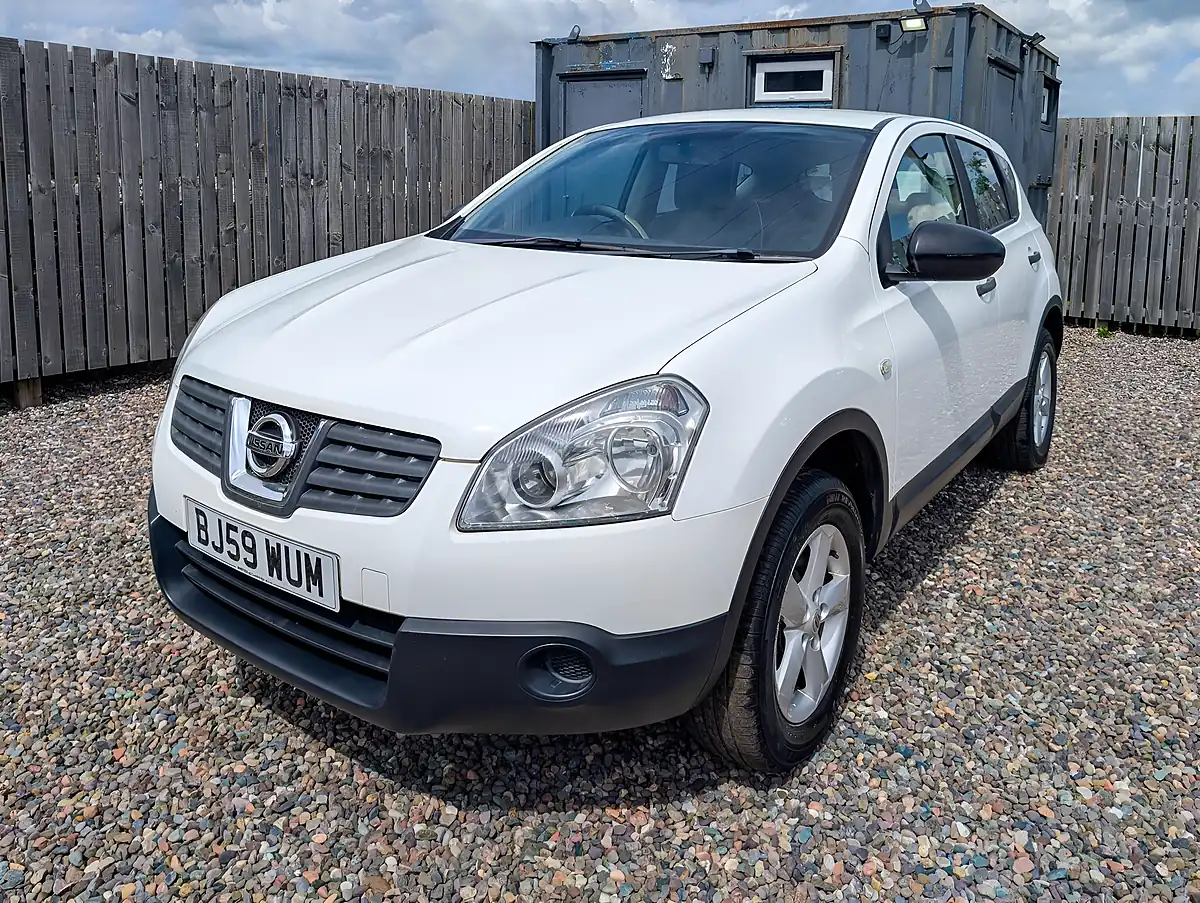 Used 2009 Nissan Qashqai Visia White - Interior and Exterior details 10