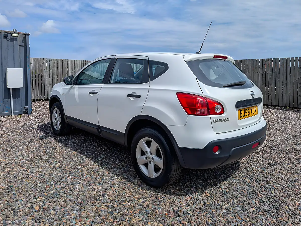 Used 2009 Nissan Qashqai Visia White - Interior and Exterior details 11
