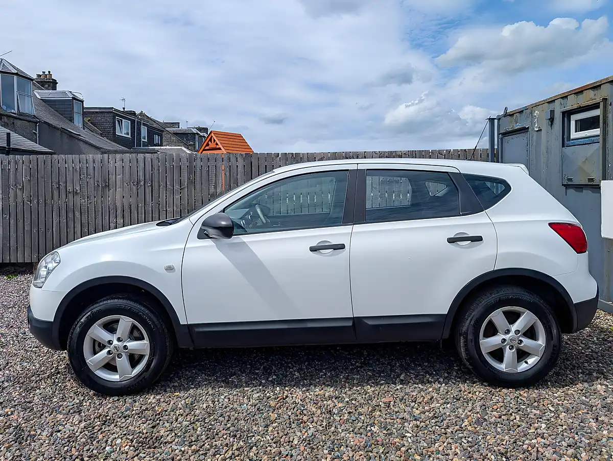 Used 2009 Nissan Qashqai Visia White - Interior and Exterior details 12