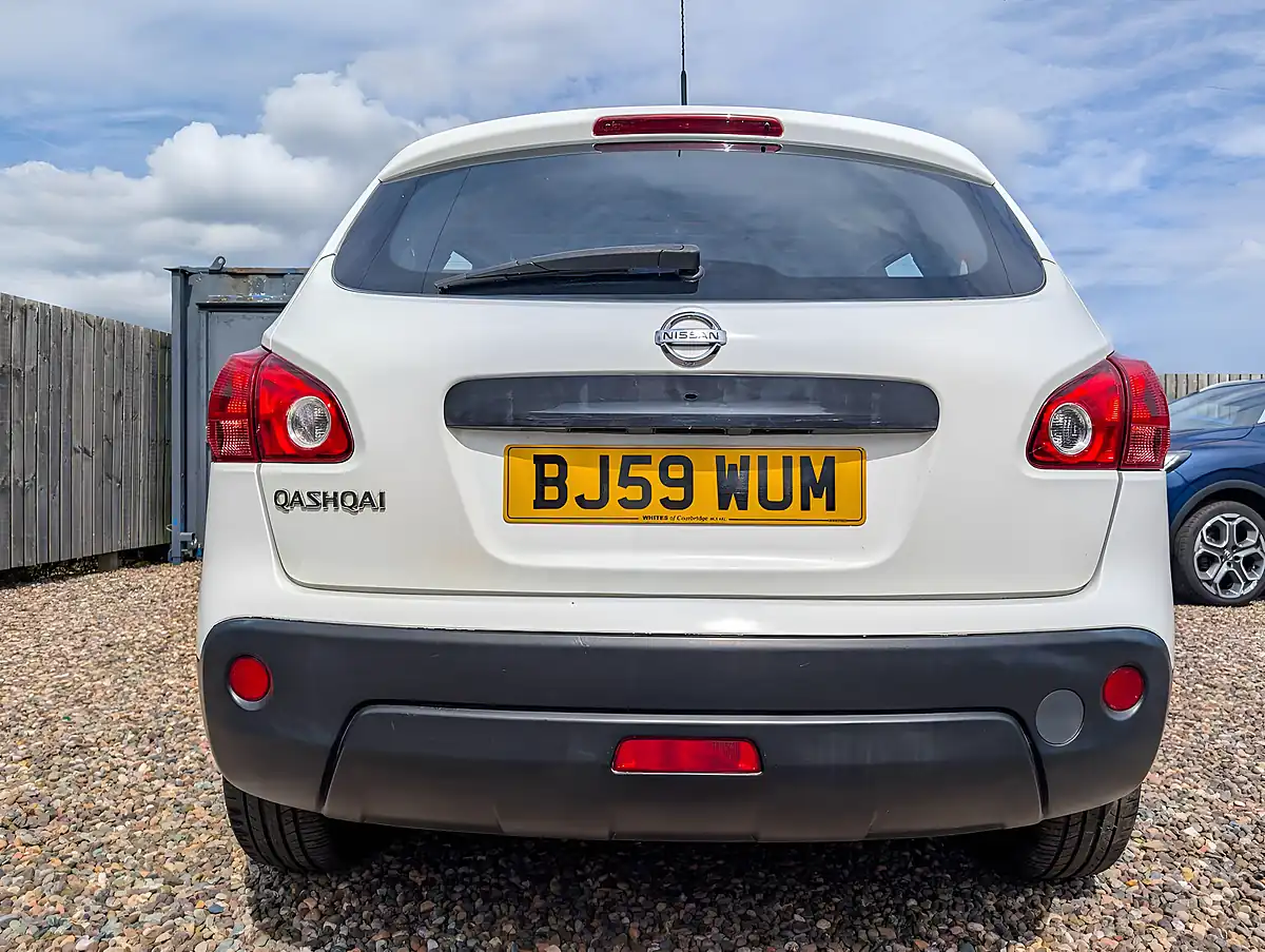 Used 2009 Nissan Qashqai Visia White - Interior and Exterior details 14