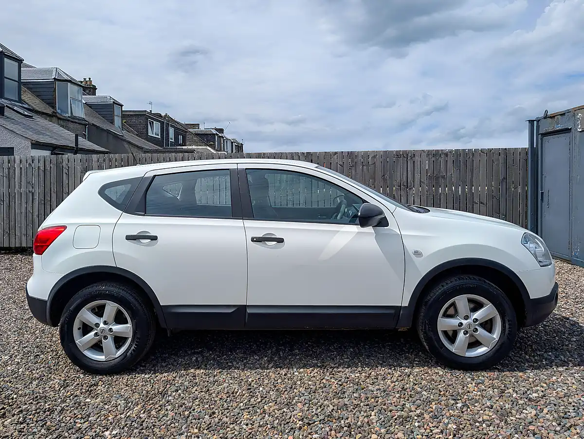 Used 2009 Nissan Qashqai Visia White - Interior and Exterior details 15