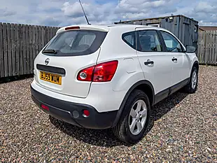 Used 2009 Nissan Qashqai Visia White - Interior and Exterior details 16