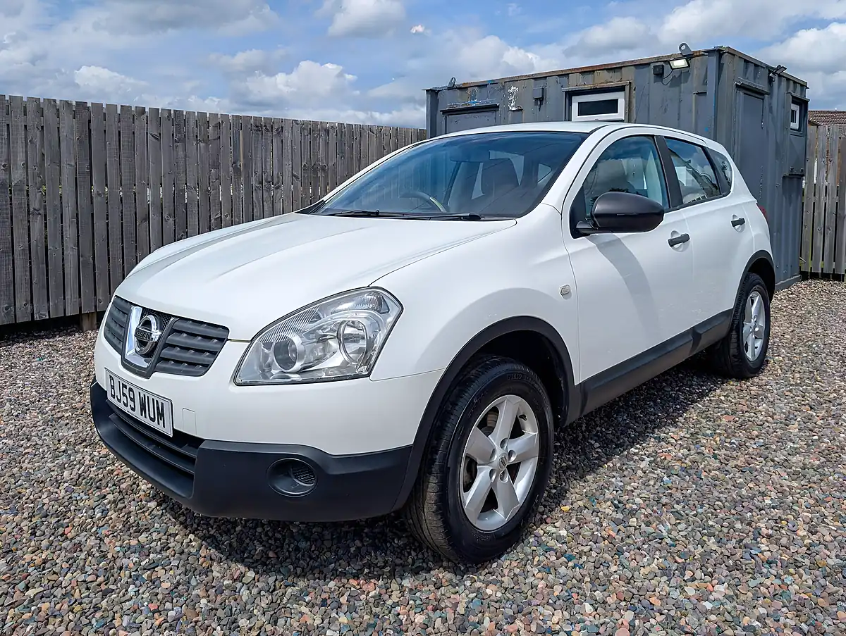 Used 2009 Nissan Qashqai Visia White - Interior and Exterior details 3