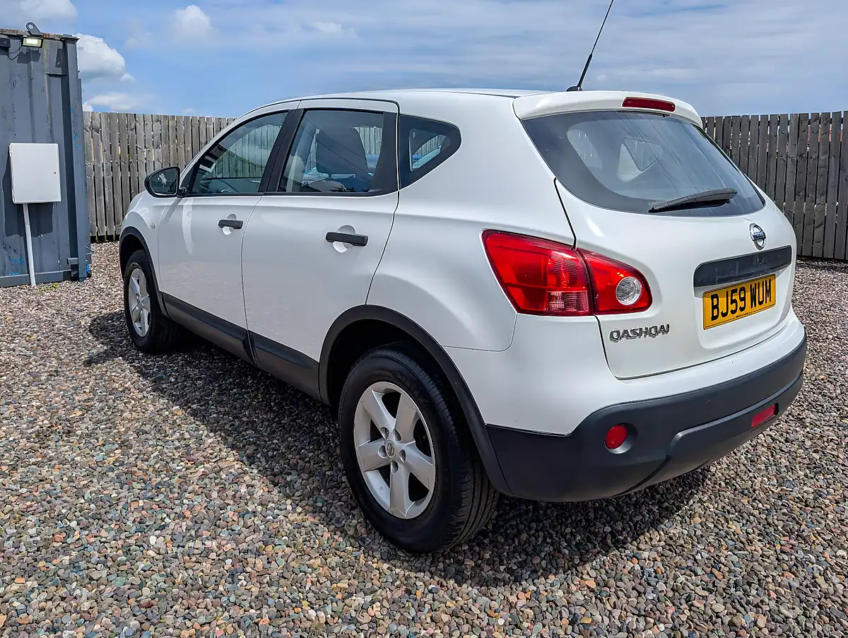 Used 2009 Nissan Qashqai Visia White - Interior and Exterior details 4