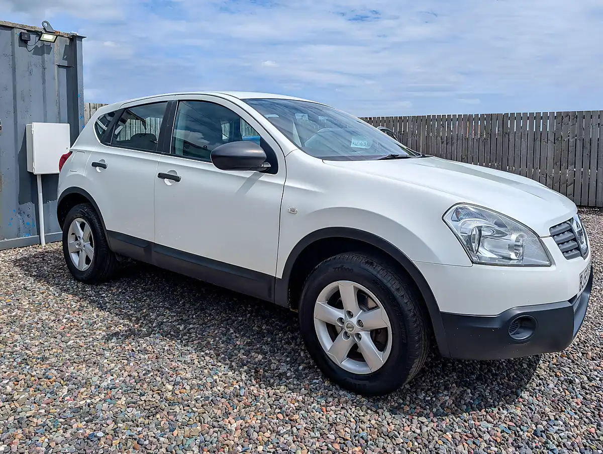Used 2009 Nissan Qashqai Visia White - Interior and Exterior details 5