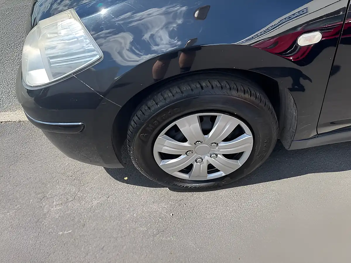 Used 2009 Nissan Tiida Black - Interior and Exterior details 17