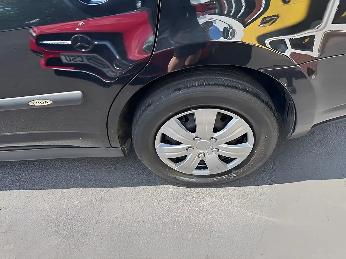 Used 2009 Nissan Tiida Black - Interior and Exterior details 19