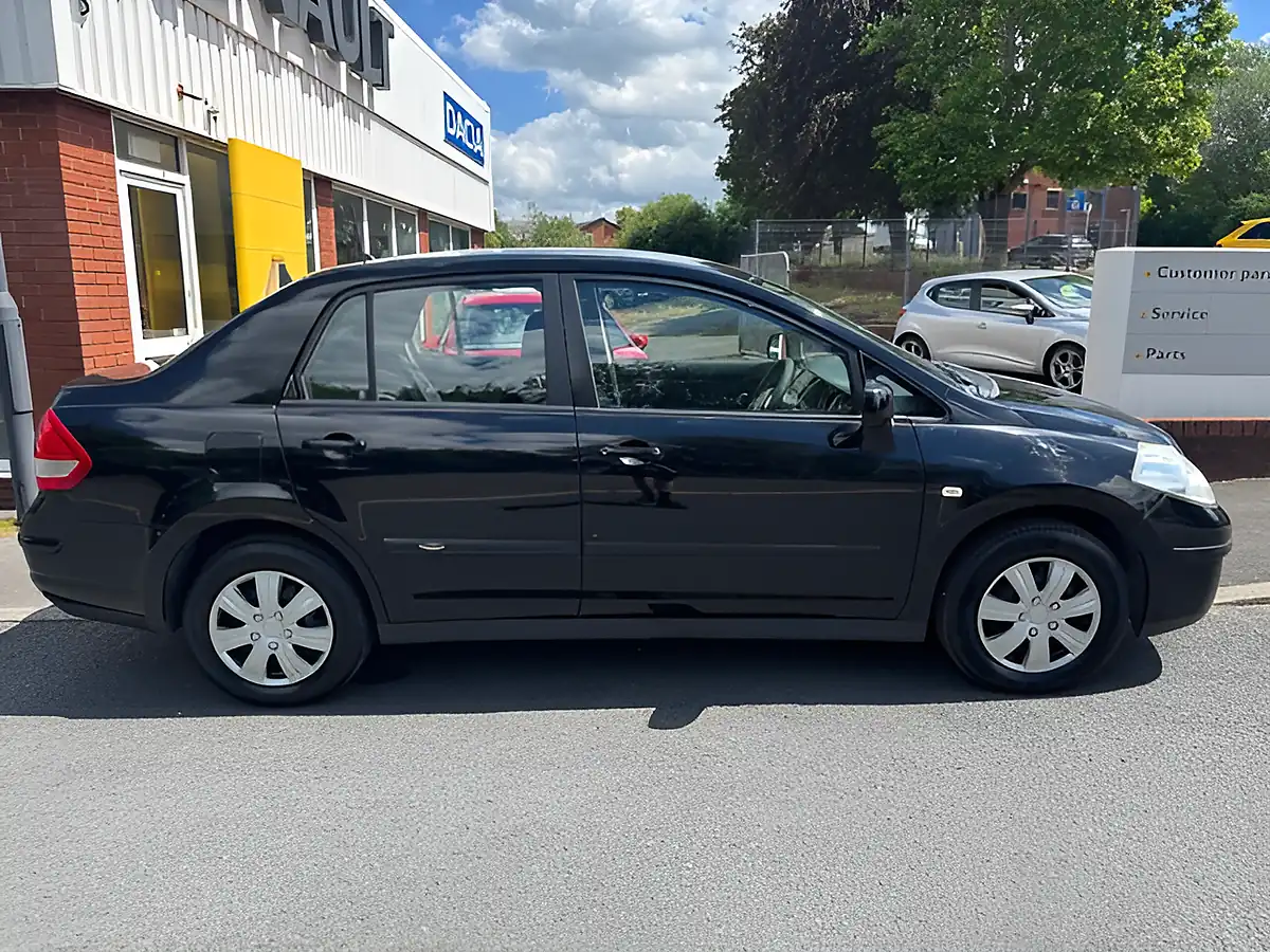 Used 2009 Nissan Tiida Black - Interior and Exterior details 5