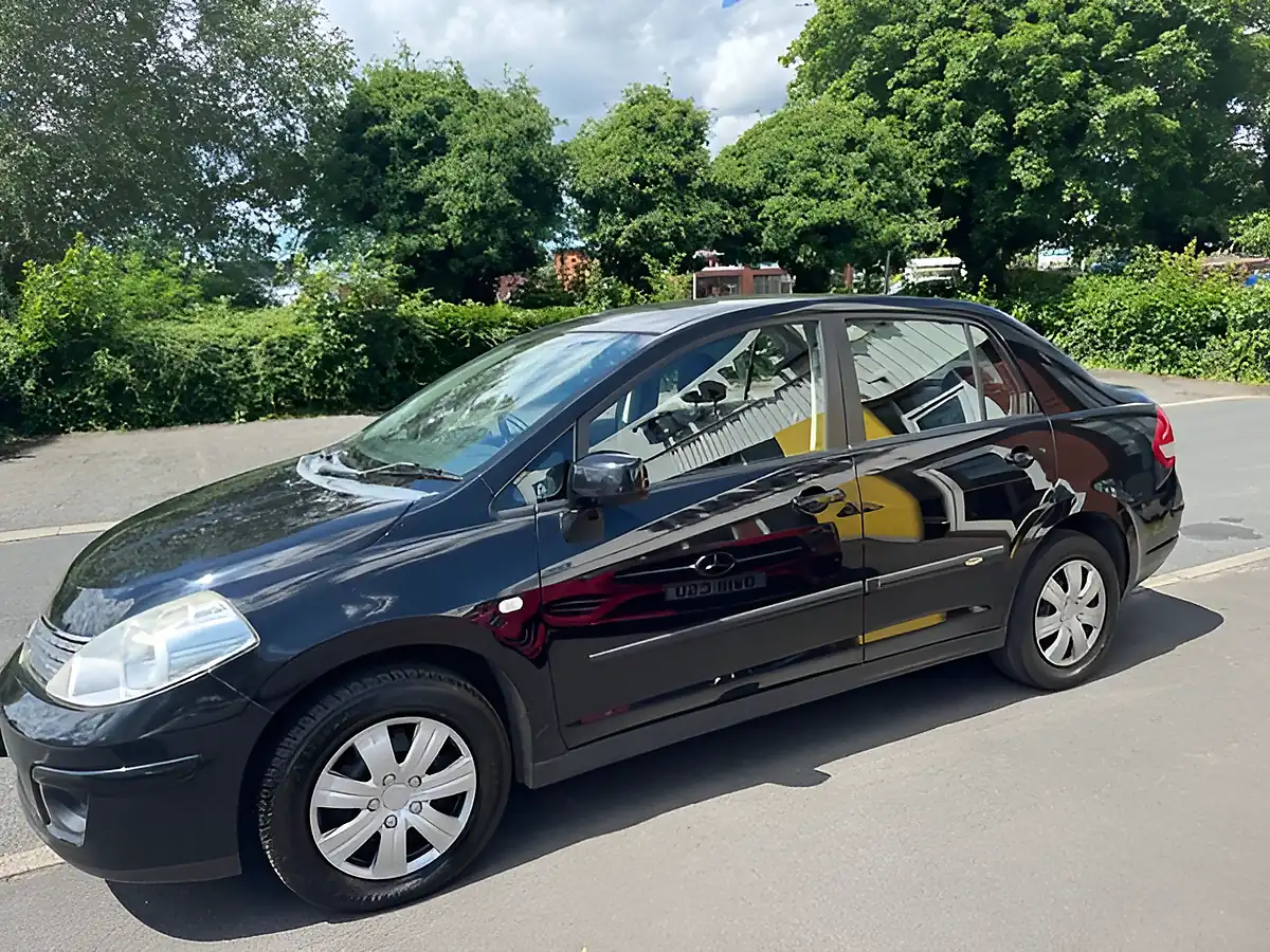 Used 2009 Nissan Tiida Black - Interior and Exterior details 8