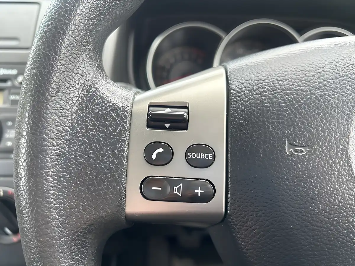 Used 2009 Nissan Tiida Silver - Interior and Exterior details 12