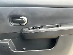 Used 2009 Nissan Tiida Silver - Interior and Exterior details 14