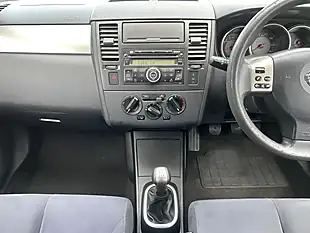 Used 2009 Nissan Tiida Silver - Interior and Exterior details 15