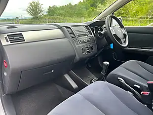 Used 2009 Nissan Tiida Silver - Interior and Exterior details 17
