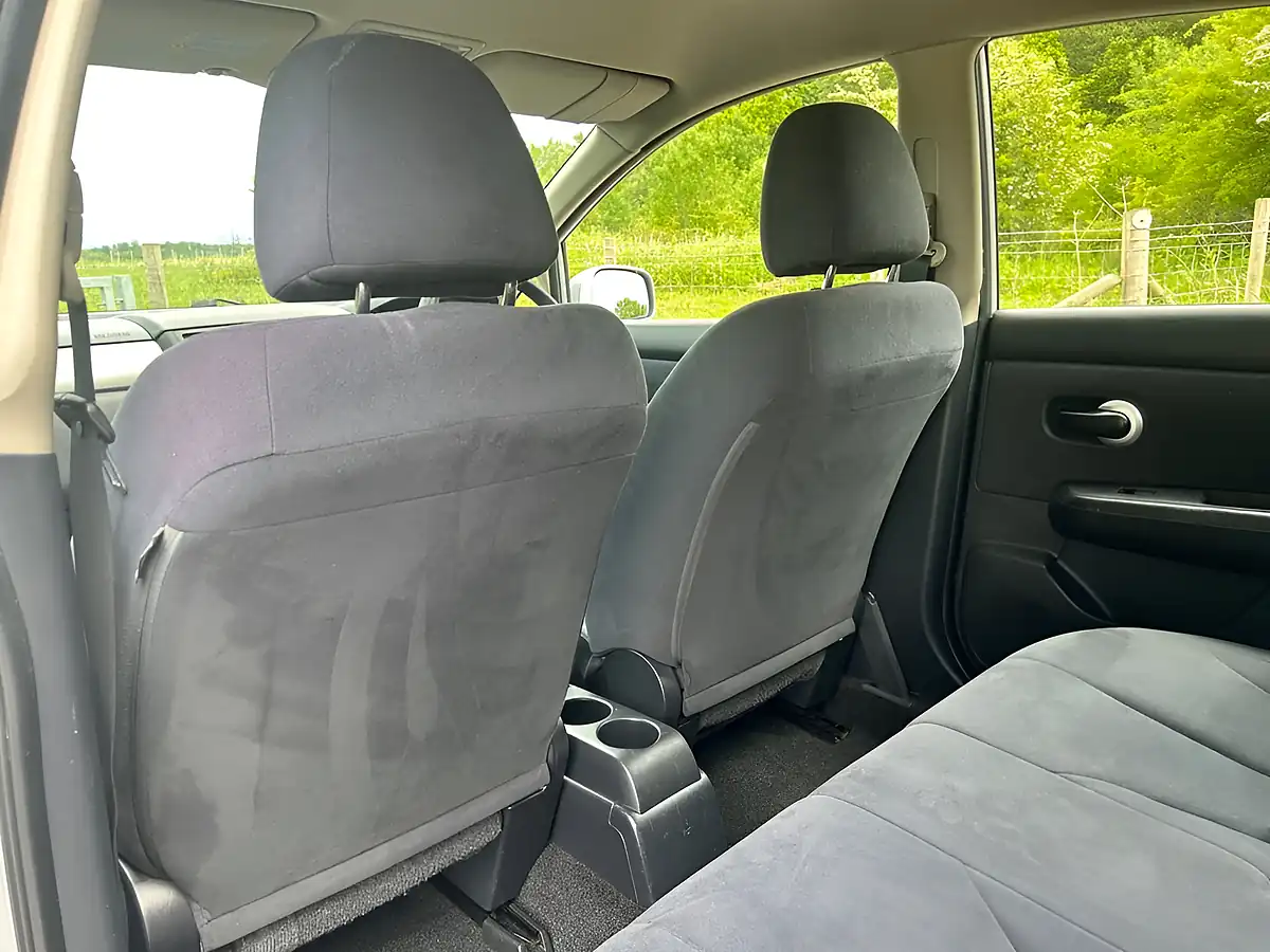 Used 2009 Nissan Tiida Silver - Interior and Exterior details 18