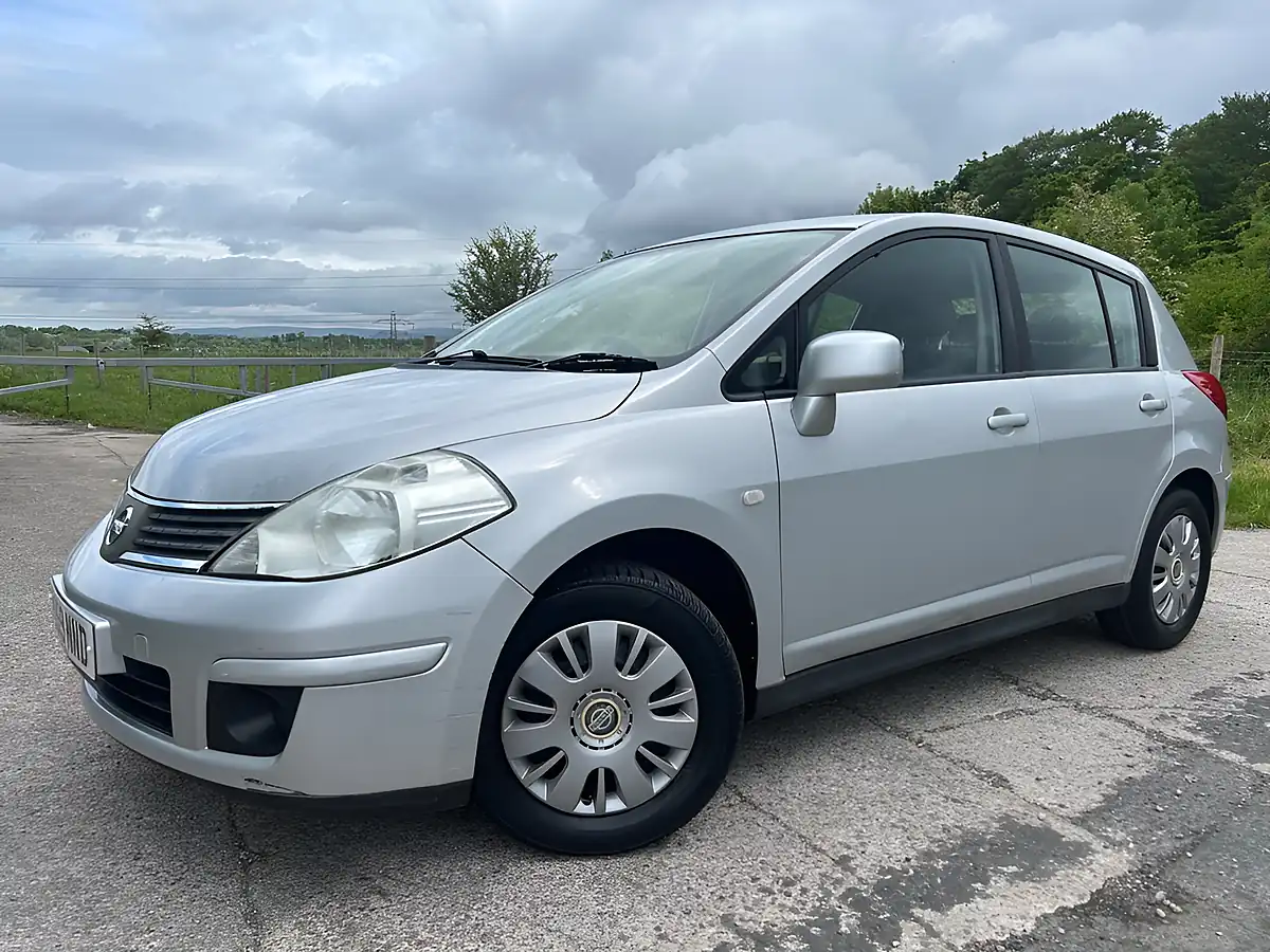 Used 2009 Nissan Tiida Silver - Interior and Exterior details 4