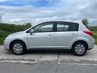 Used 2009 Nissan Tiida Silver - Interior and Exterior details 5