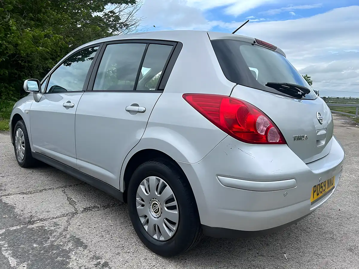 Used 2009 Nissan Tiida Silver - Interior and Exterior details 6