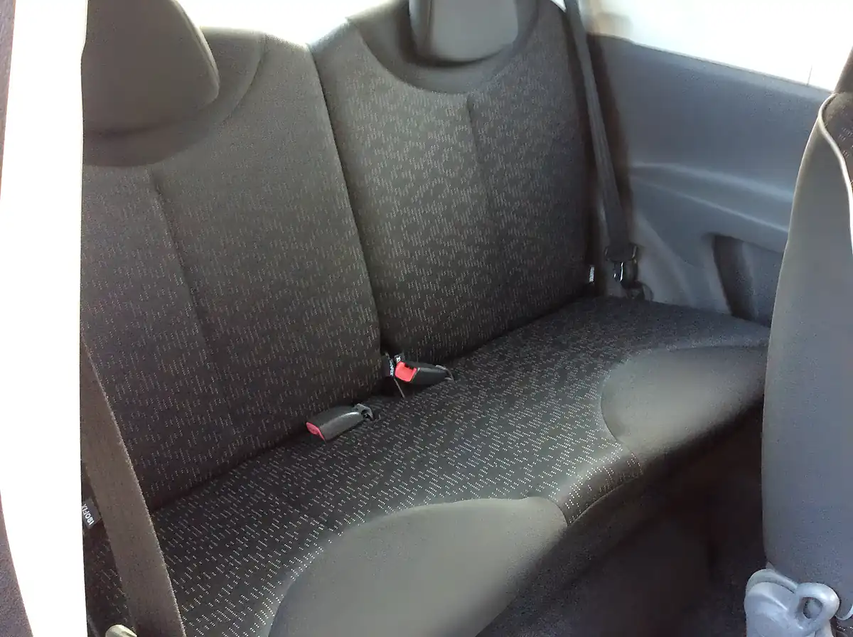 Used 2009 Peugeot 107 Urban S-a Red - Interior and Exterior details 14