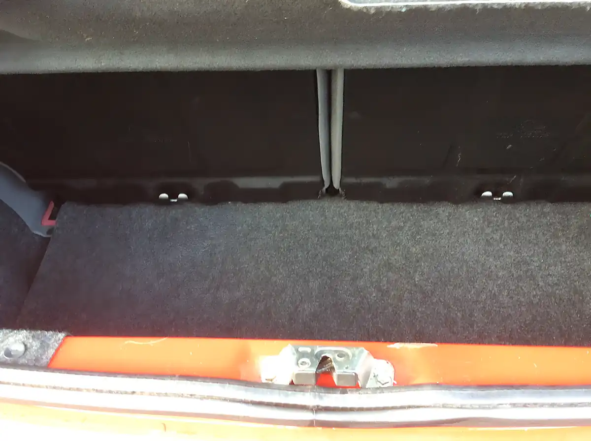 Used 2009 Peugeot 107 Urban S-a Red - Interior and Exterior details 15