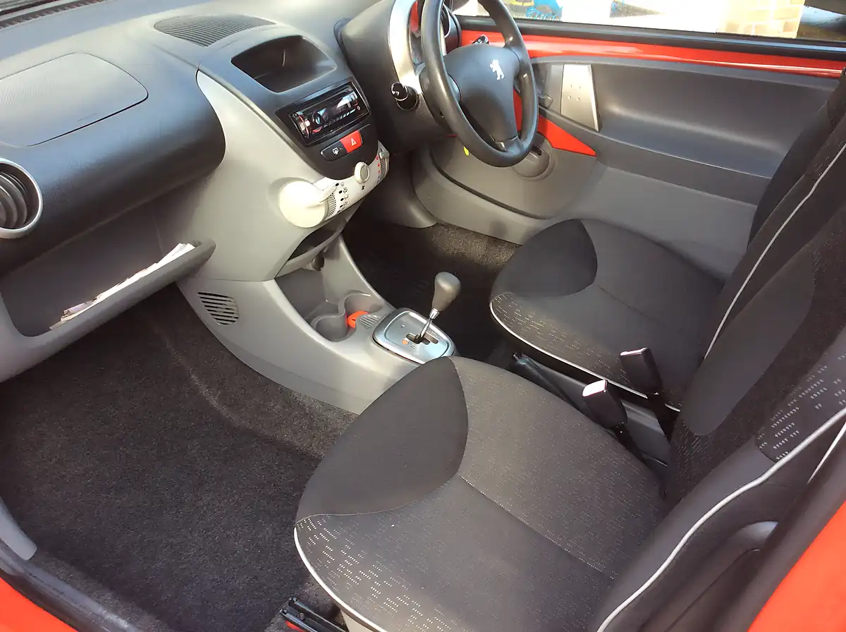 Used 2009 Peugeot 107 Urban S-a Red - Interior and Exterior details 16