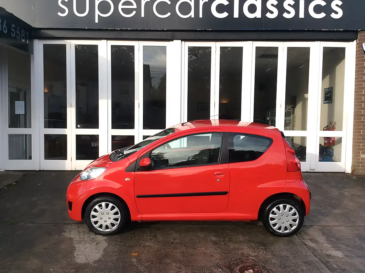 Used 2009 Peugeot 107 Urban S-a Red - Interior and Exterior details 5