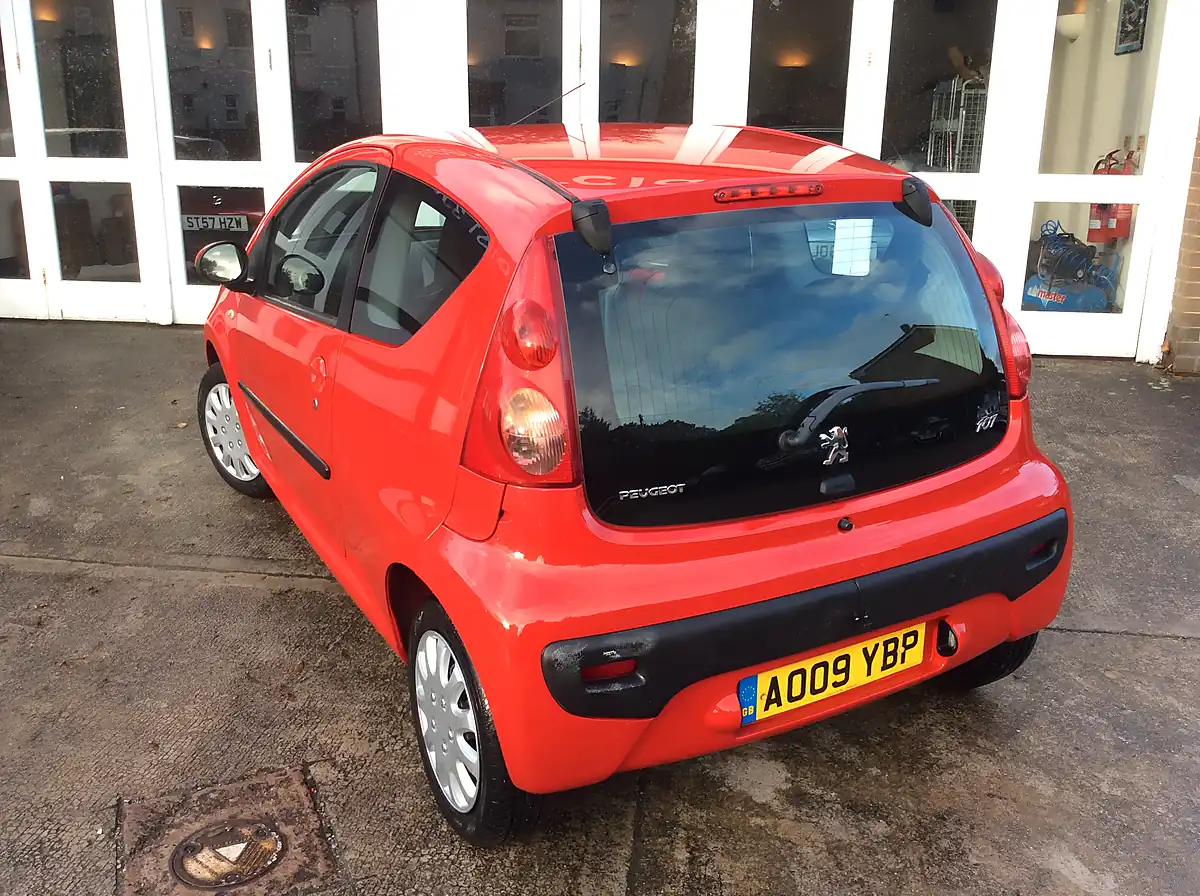 Used 2009 Peugeot 107 Urban S-a Red - Interior and Exterior details 6