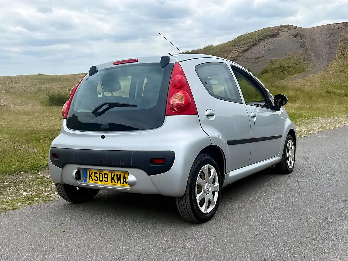 Used 2009 Peugeot 107 Urban Silver - Interior and Exterior details 10
