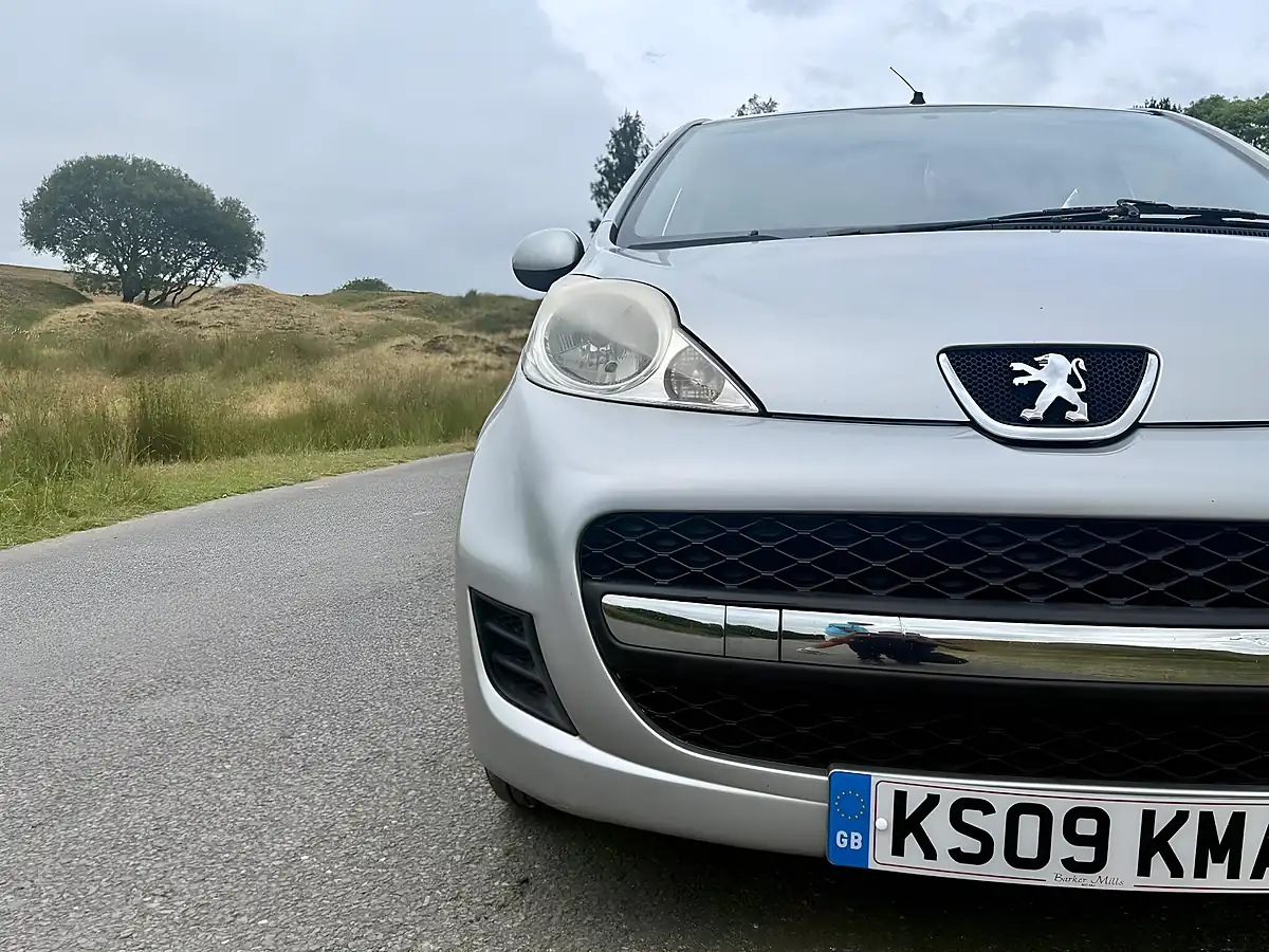 Used 2009 Peugeot 107 Urban Silver - Interior and Exterior details 12