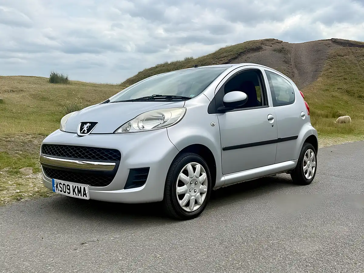 Used 2009 Peugeot 107 Urban Silver - Interior and Exterior details 13