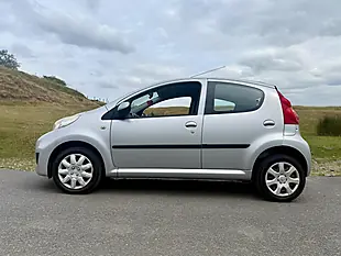 Used 2009 Peugeot 107 Urban Silver - Interior and Exterior details 14