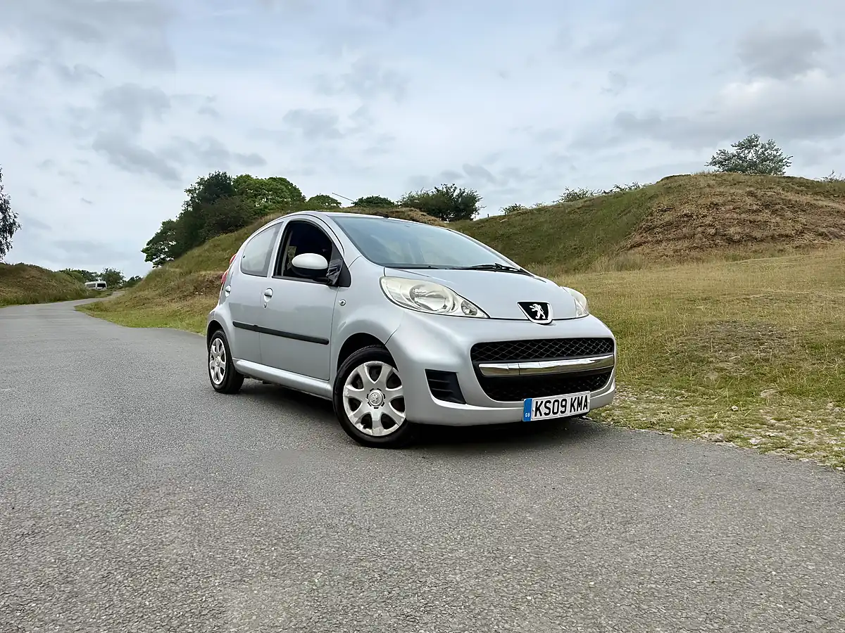 Used 2009 Peugeot 107 Urban Silver - Interior and Exterior details 15