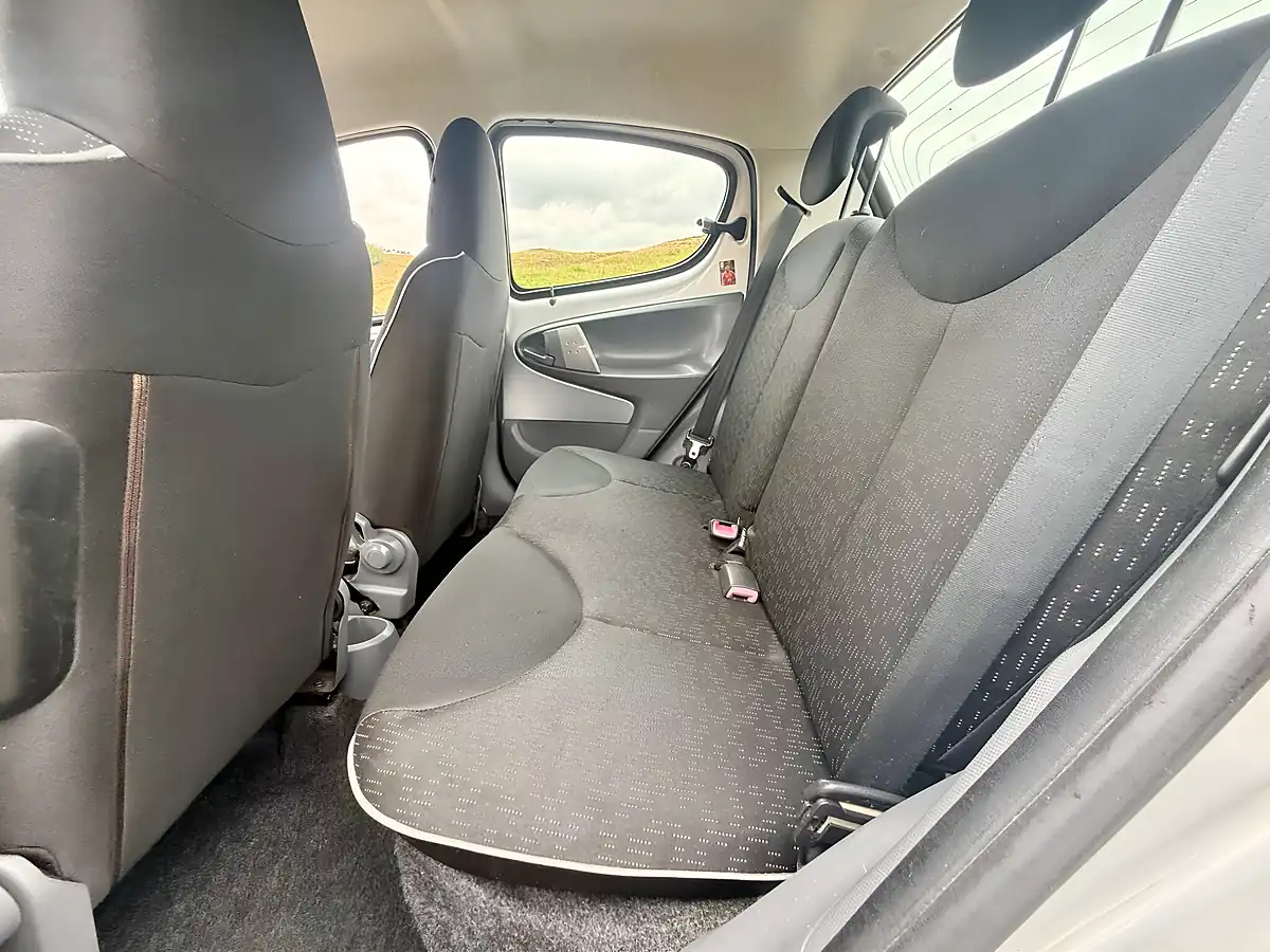 Used 2009 Peugeot 107 Urban Silver - Interior and Exterior details 19