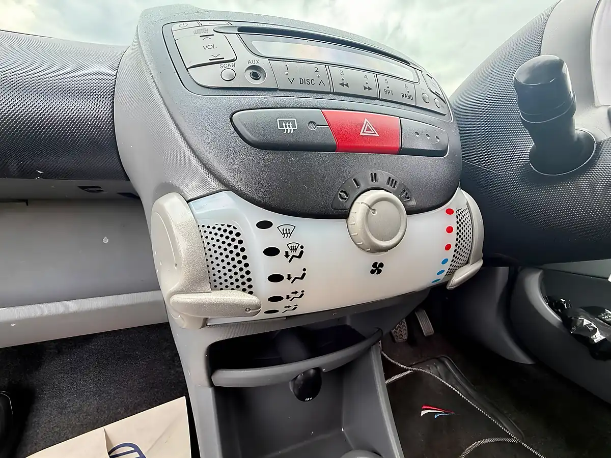 Used 2009 Peugeot 107 Urban Silver - Interior and Exterior details 20