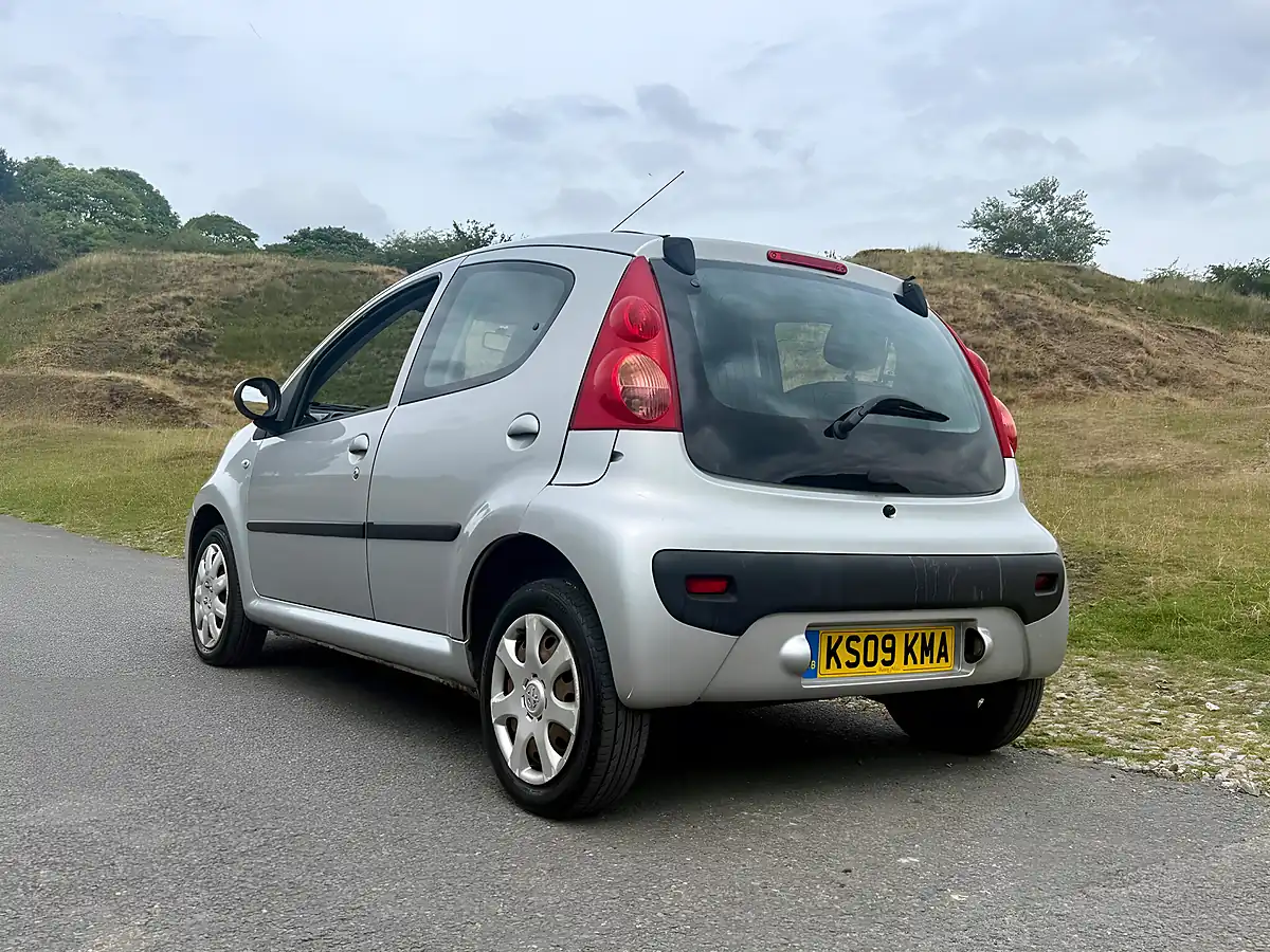 Used 2009 Peugeot 107 Urban Silver - Interior and Exterior details 6
