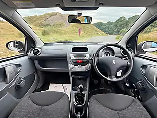 Used 2009 Peugeot 107 Urban Silver - Interior and Exterior details 8