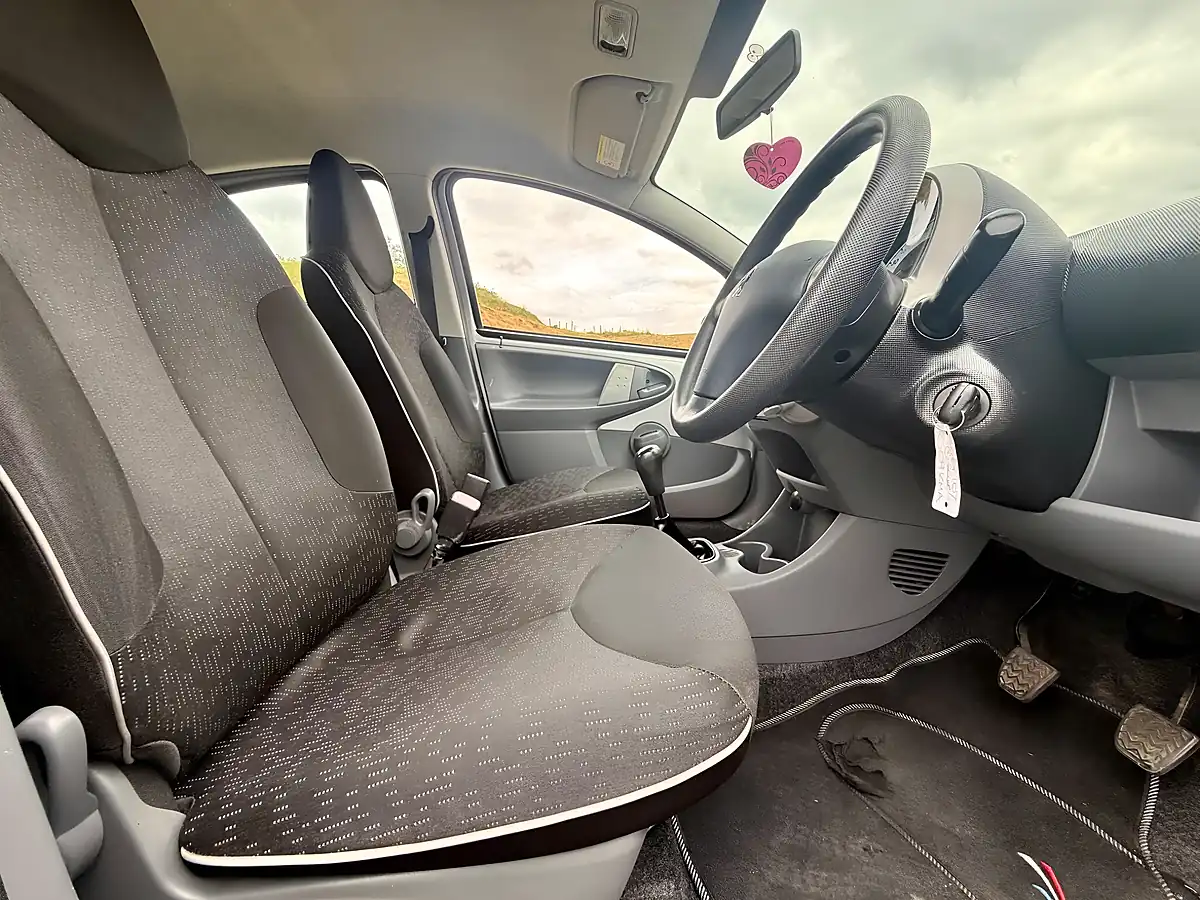 Used 2009 Peugeot 107 Urban Silver - Interior and Exterior details 9