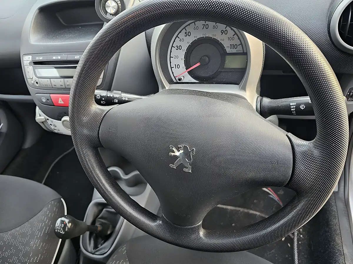 Used 2009 Peugeot 107 Urban Silver - Interior and Exterior details 10