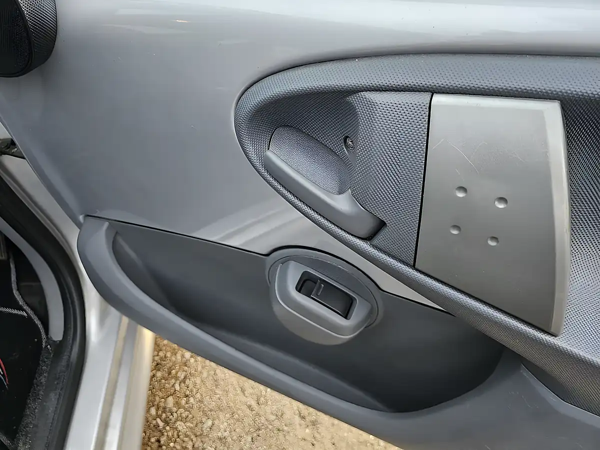 Used 2009 Peugeot 107 Urban Silver - Interior and Exterior details 13