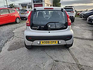 Used 2009 Peugeot 107 Urban Silver - Interior and Exterior details 4