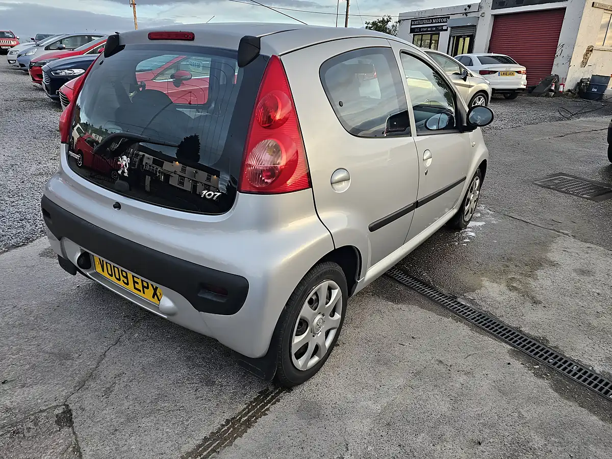 Used 2009 Peugeot 107 Urban Silver - Interior and Exterior details 5