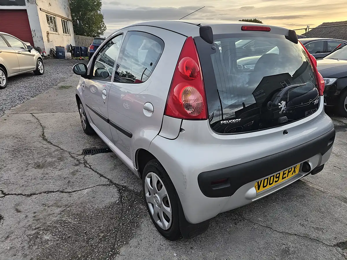 Used 2009 Peugeot 107 Urban Silver - Interior and Exterior details 6