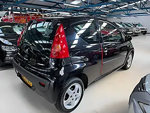 Used 2009 Peugeot 107 Verve Black - Interior and Exterior details 14