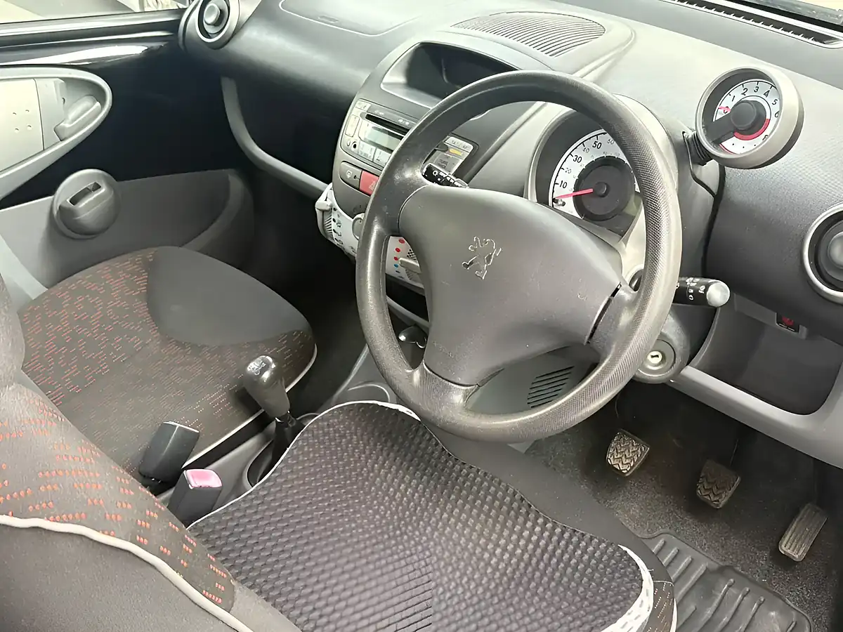 Used 2009 Peugeot 107 Verve Black - Interior and Exterior details 18