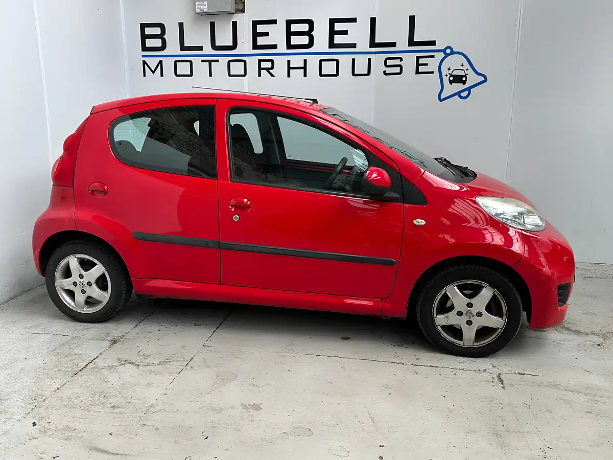 Used 2009 Peugeot 107 Verve Red - Interior and Exterior details 5