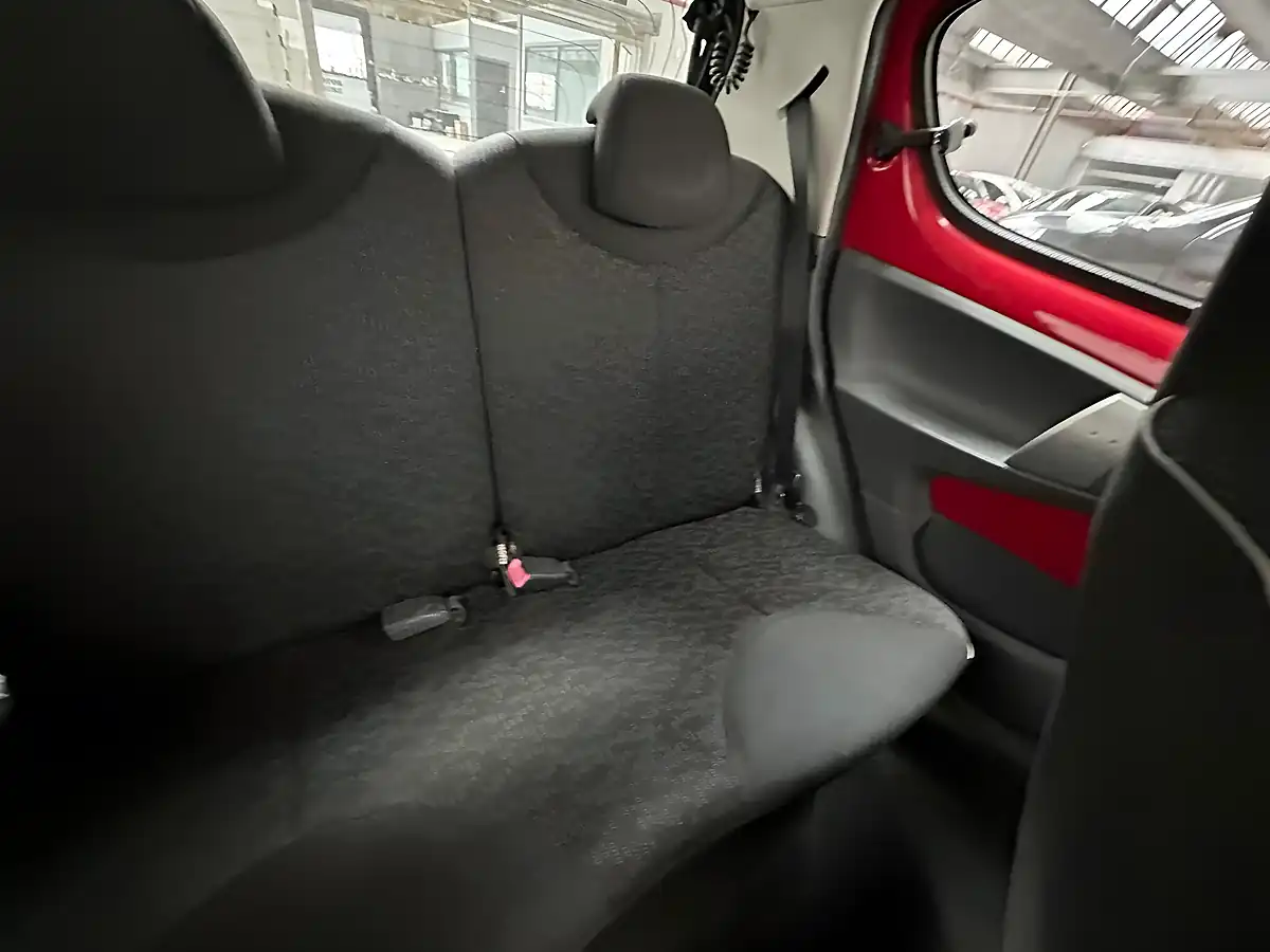 Used 2009 Peugeot 107 Verve Red - Interior and Exterior details 7