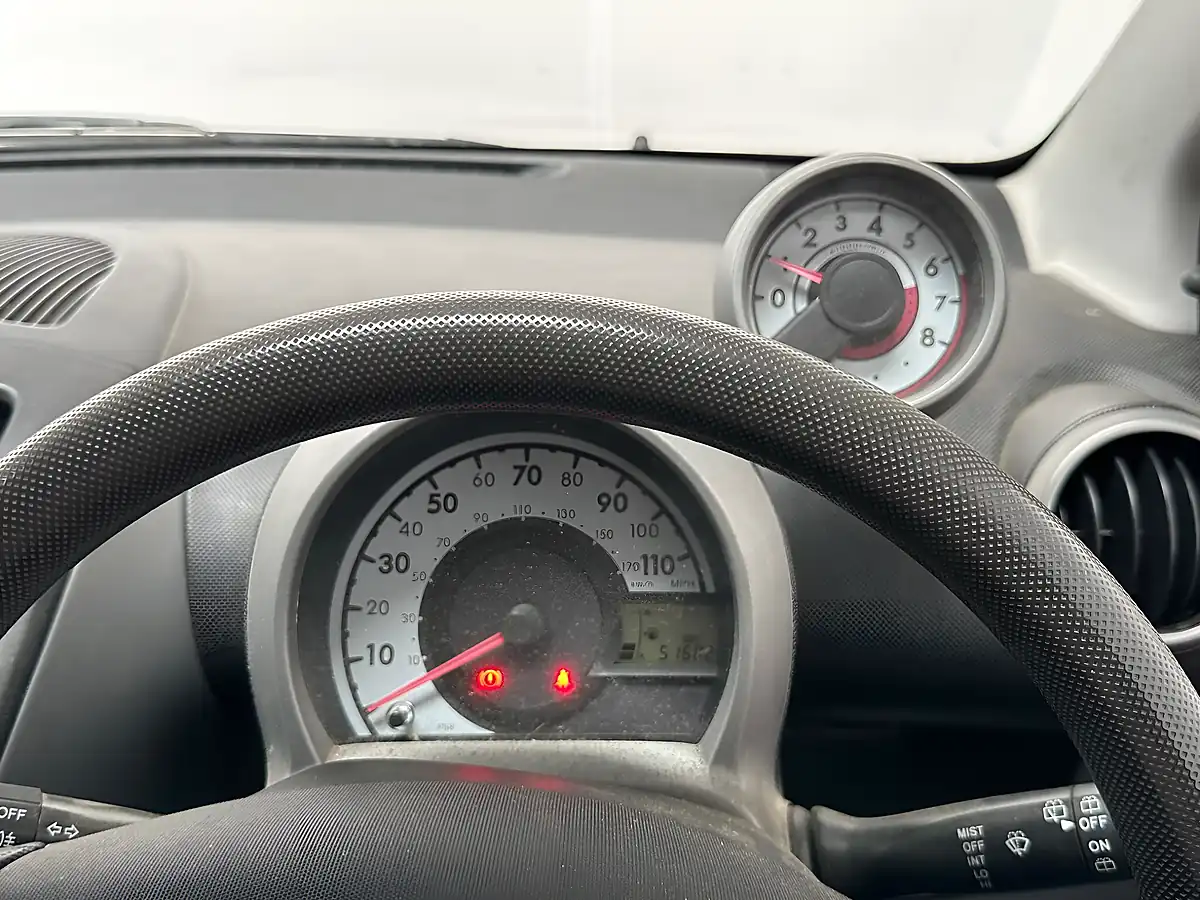 Used 2009 Peugeot 107 Verve Red - Interior and Exterior details 9