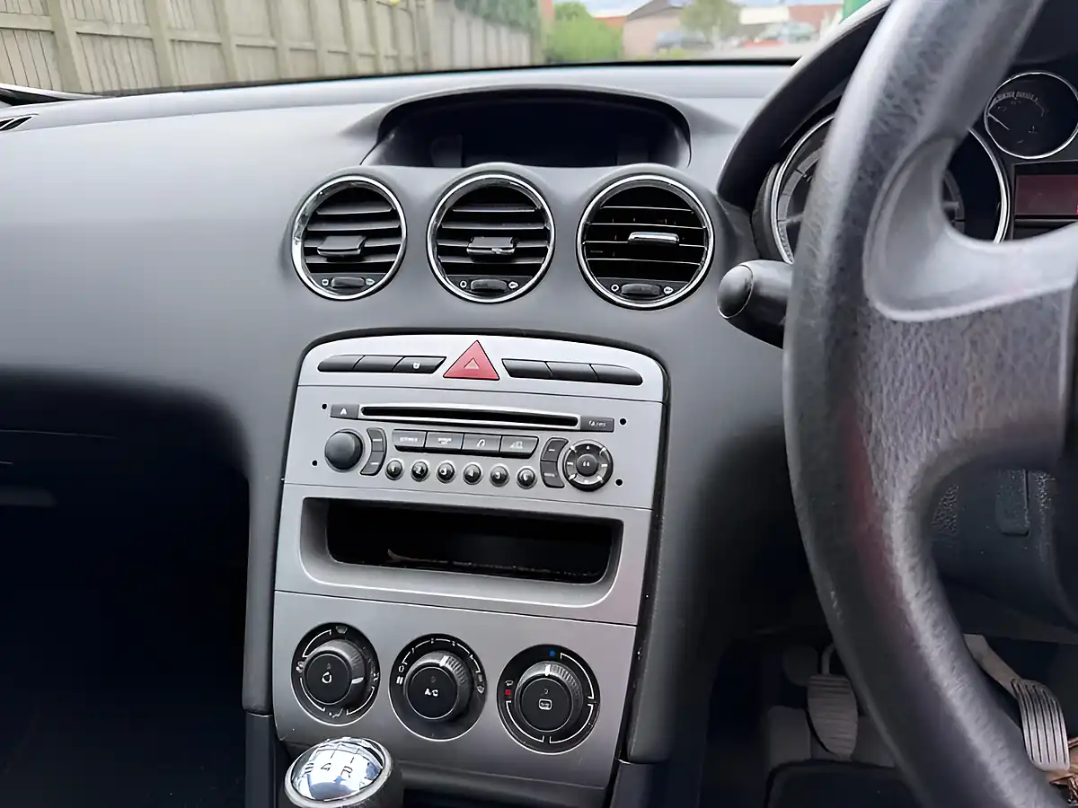 Used 2009 Peugeot 308 S Silver - Interior and Exterior details 13
